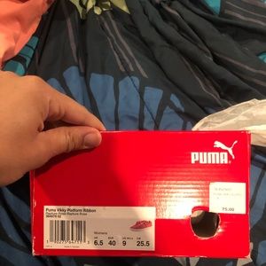 Size 9 puma shoes
